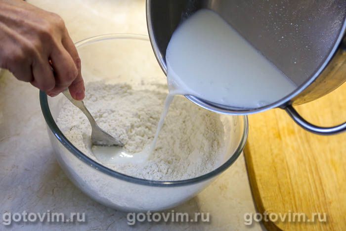 Фотографии рецепта Пицца на кефире с беконом и фрикадельками, 02 Пицца на кефире с беконом и фрикадельками, Шаг 02