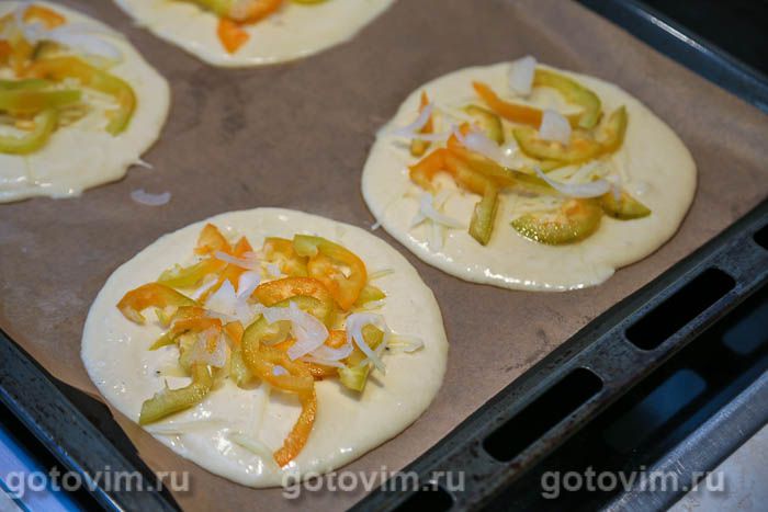 Фотографии рецепта Пицца на кефире с беконом и фрикадельками, 11 Пицца на кефире с беконом и фрикадельками, Шаг 11