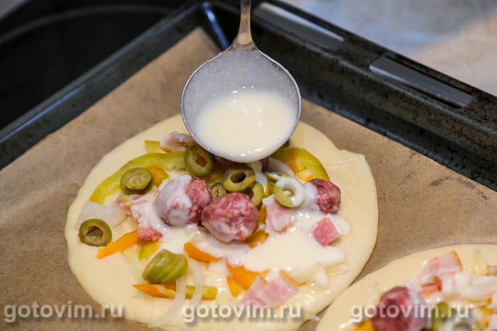 Фотографии рецепта Пицца на кефире с беконом и фрикадельками, 14 Пицца на кефире с беконом и фрикадельками, Шаг 14