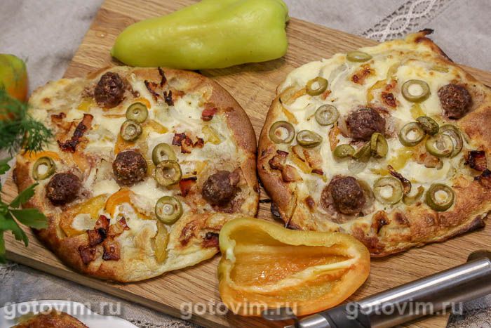 Пицца на кефире с беконом и фрикадельками. Фотография рецепта Пицца на кефире с беконом и фрикадельками. Фотография рецепта