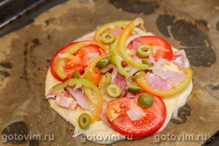 Фотографии рецепта Пицца на кефире с ветчиной, сыром, беконом и помидорами, 08 Пицца на кефире с ветчиной, сыром, беконом и помидорами, Шаг 08