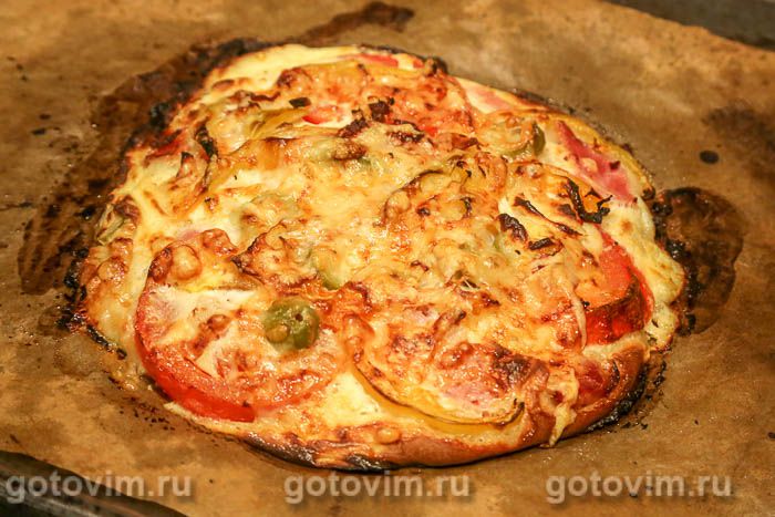 Фотографии рецепта Пицца на кефире с ветчиной, сыром, беконом и помидорами, 10 Пицца на кефире с ветчиной, сыром, беконом и помидорами, Шаг 10