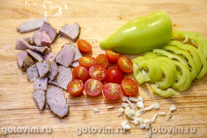 Фотографии рецепта Пицца с окороком, сыром и сырым яйцом, 02 Пицца с окороком, сыром и сырым яйцом, Шаг 02