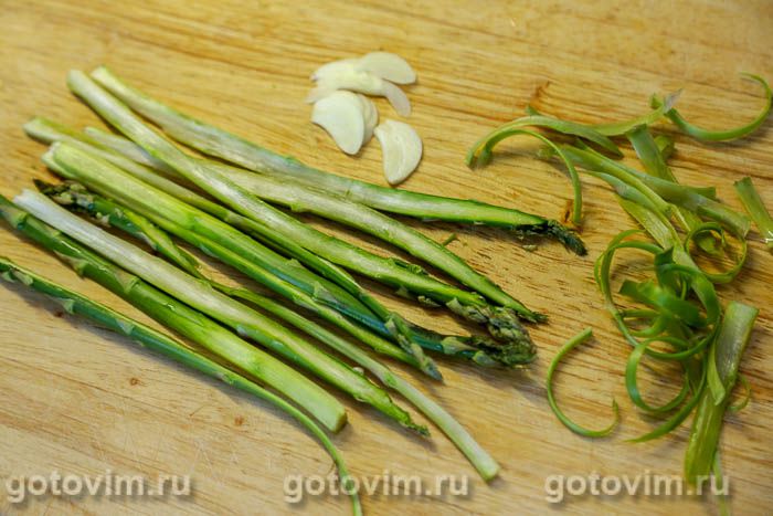 Фотографии рецепта Пицца со спаржей, чесноком и сыром моцарелла , 01 Пицца со спаржей, чесноком и сыром моцарелла , Шаг 01