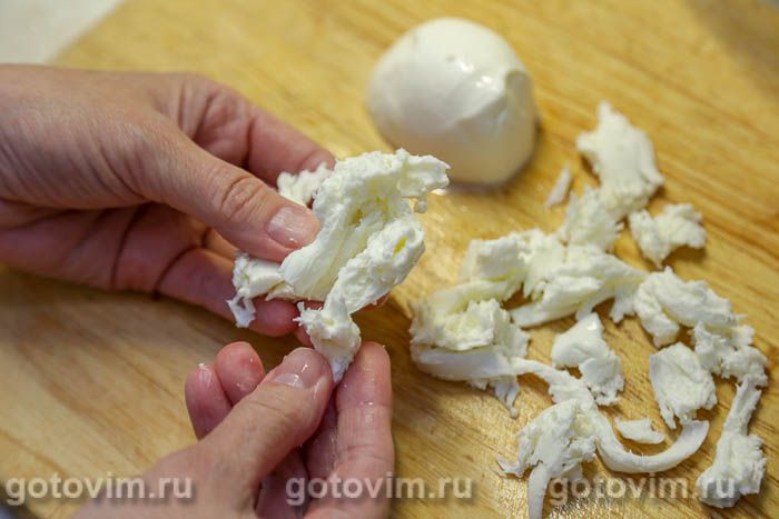 Фотографии рецепта Пицца со спаржей, чесноком и сыром моцарелла , 03 Пицца со спаржей, чесноком и сыром моцарелла , Шаг 03