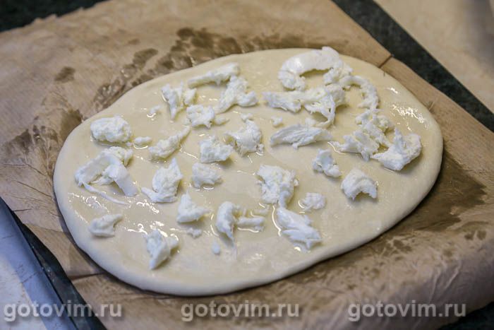 Фотографии рецепта Пицца со спаржей, чесноком и сыром моцарелла , 07 Пицца со спаржей, чесноком и сыром моцарелла , Шаг 07