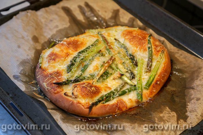 Фотографии рецепта Пицца со спаржей, чесноком и сыром моцарелла , 10 Пицца со спаржей, чесноком и сыром моцарелла , Шаг 10