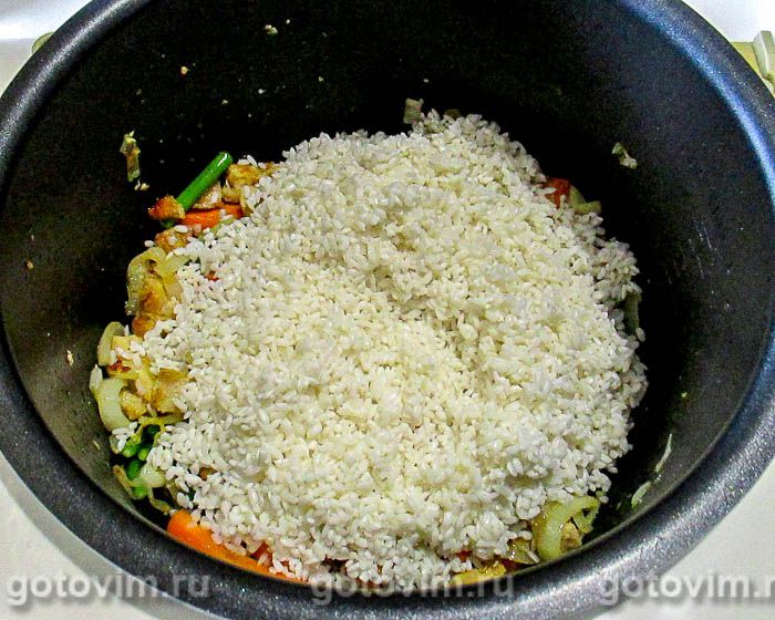Фотографии рецепта Плов с куриным филе и чесночными стрелками в мультиварке, 08 Плов с куриным филе и чесночными стрелками в мультиварке, Шаг 08