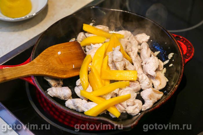 Фотографии рецепта Поке с жареной куриной грудкой в соусе терияки, манго, авокадо и бобами эдамаме, 08 Поке с жареной куриной грудкой в соусе терияки, манго, авокадо и бобами эдамаме, Шаг 08