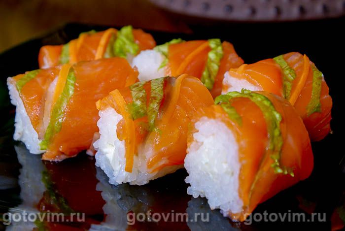   (Tazuna Sushi  Rainbow Roll).  