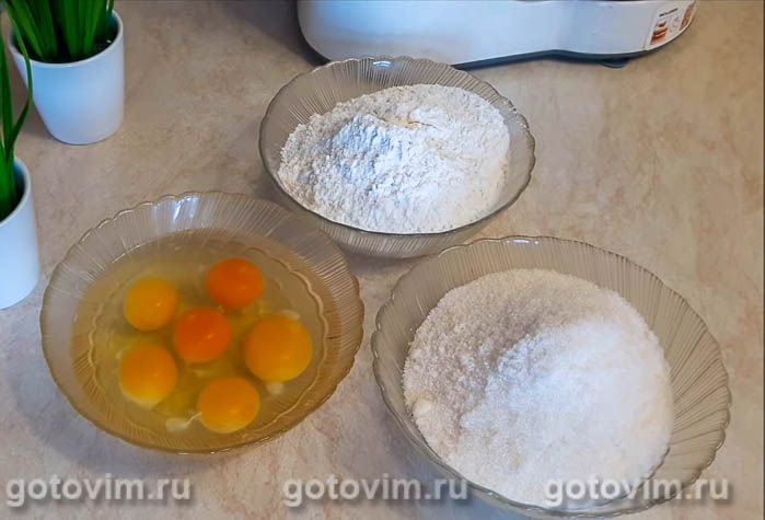 Фотографии рецепта Бисквитный торт с кремом из сгущенки, 01 Бисквитный торт с кремом из сгущенки, Шаг 01