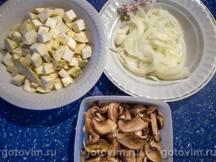 Фотографии рецепта Рагу из курицы с сельдереем, 01 Рагу из курицы с сельдереем, Шаг 01