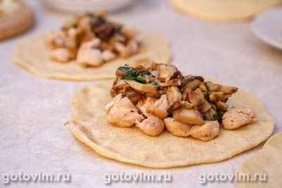 Фотографии рецепта Расстегаи с белыми грибами и курицей, 07 Расстегаи с белыми грибами и курицей, Шаг 07