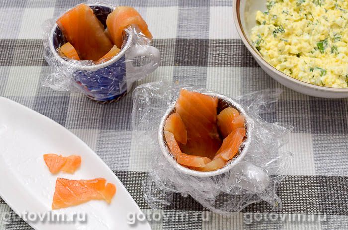 Фотографии рецепта Закуска «Колокольчик» из семги с сыром, 06 Закуска «Колокольчик» из семги с сыром, Шаг 06