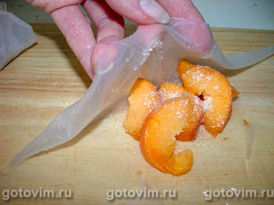 Фотографии рецепта Рисовые блинчики с ягодами и фруктами (спринг роллы), 04 Рисовые блинчики с ягодами и фруктами (спринг роллы), Шаг 04