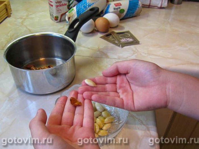 Фотографии рецепта Рисовый пудинг с шафраном и миндалем (Gotlänsk saffranspannkaka), 02 Рисовый пудинг с шафраном и миндалем (Gotlänsk saffranspannkaka), Шаг 02