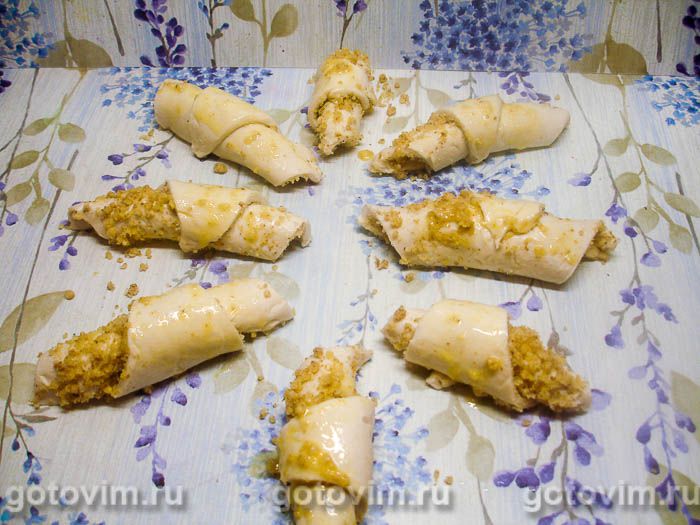 Фотографии рецепта Слоеные рогалики с ореховой начинкой, 06 Слоеные рогалики с ореховой начинкой, Шаг 06
