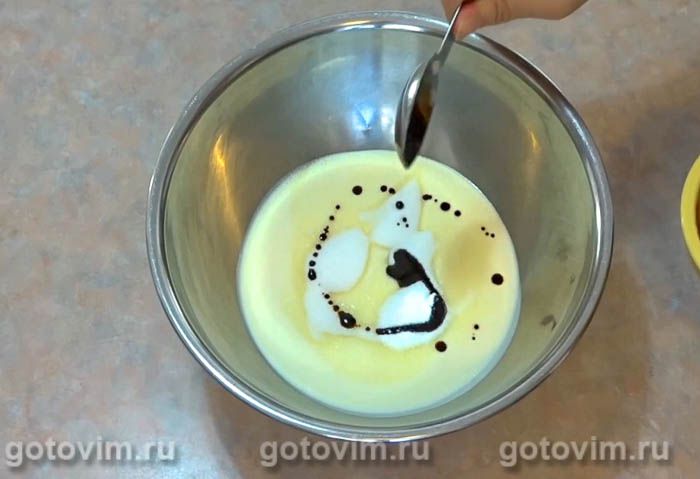 Фотографии рецепта Бисквитный рулет с кремом «Кофейное наслаждение», 03 Бисквитный рулет с кремом «Кофейное наслаждение», Шаг 03