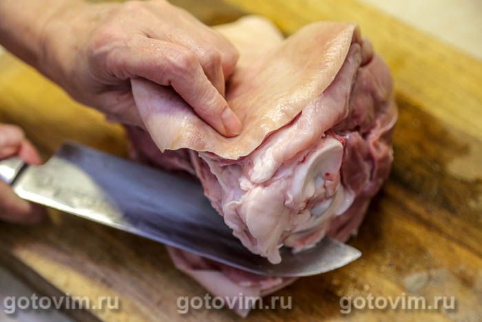 Фотографии рецепта Рулет из свиной рульки с грибной начинкой из лисичек, 01 Рулет из свиной рульки с грибной начинкой из лисичек, Шаг 01