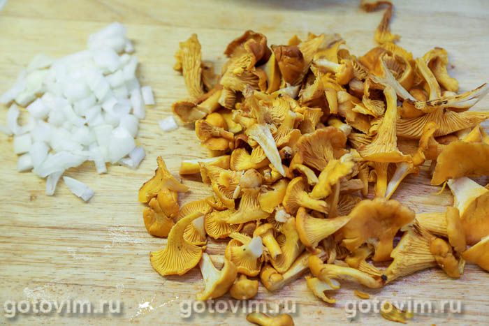 Фотографии рецепта Рулет из свиной рульки с грибной начинкой из лисичек, 06 Рулет из свиной рульки с грибной начинкой из лисичек, Шаг 06