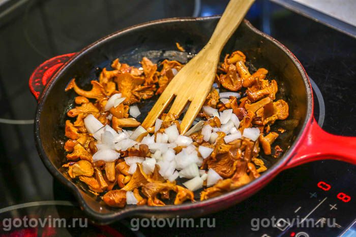 Фотографии рецепта Рулет из свиной рульки с грибной начинкой из лисичек, 07 Рулет из свиной рульки с грибной начинкой из лисичек, Шаг 07