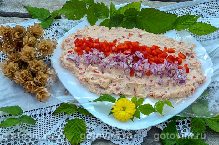 Фотографии рецепта Праздничный рулет из лосося и свежих овощей, 05 Праздничный рулет из лосося и свежих овощей, Шаг 05