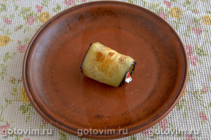 Фотографии рецепта Рулетики из баклажанов с сыром моцарелла и помидорами, 05 Рулетики из баклажанов с сыром моцарелла и помидорами, Шаг 05