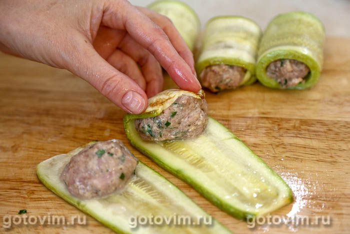 Фотографии рецепта Рулетики из кабачков с куриной котлетой, 08 Рулетики из кабачков с куриной котлетой, Шаг 08