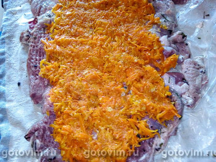 Фотографии рецепта Мясной рулет с морковной начинкой, 05 Мясной рулет с морковной начинкой, Шаг 05