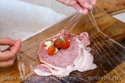 Фотографии рецепта Мясные рулетики в панировке с моцареллой и помидорами, 04 Мясные рулетики в панировке с моцареллой и помидорами, Шаг 04
