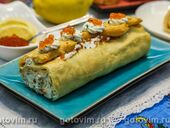 Заварной рулет с красной икрой и сырным кремом