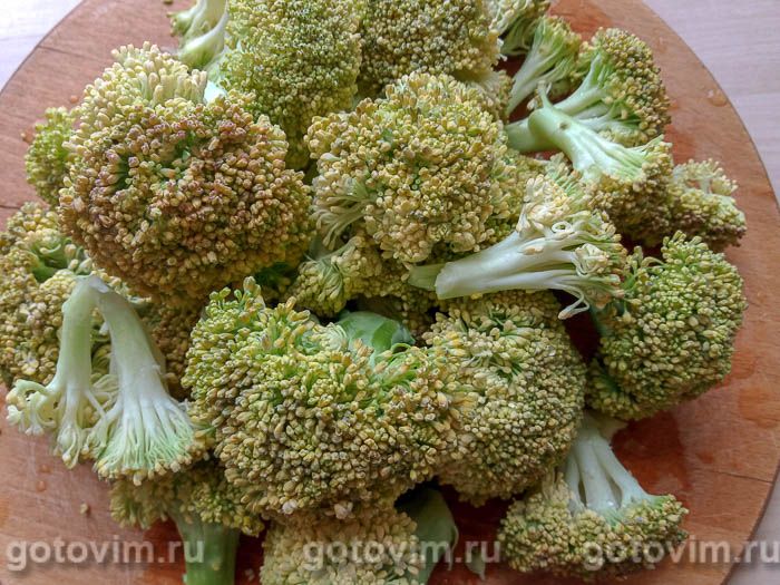 Фотографии рецепта Салат из брокколи с морковью и чесноком, 01 Салат из брокколи с морковью и чесноком, Шаг 01