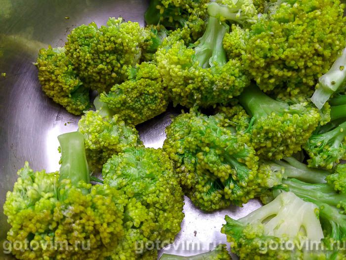 Фотографии рецепта Салат из брокколи с морковью и чесноком, 02 Салат из брокколи с морковью и чесноком, Шаг 02