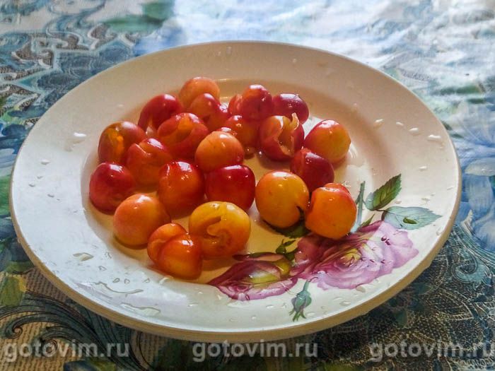Фотографии рецепта Фруктовый салат из черешни, миндаля и сыра, 01 Фруктовый салат из черешни, миндаля и сыра, Шаг 01