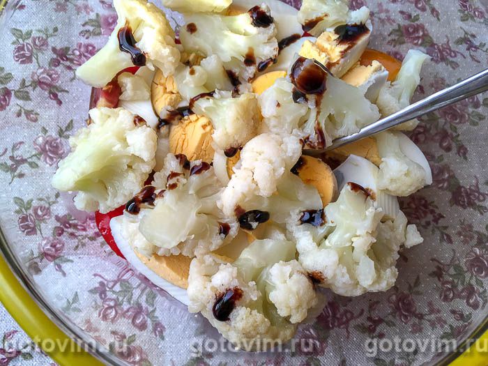 Фотографии рецепта Салат из цветной капусты с помидорами и яйцами, 06 Салат из цветной капусты с помидорами и яйцами, Шаг 06