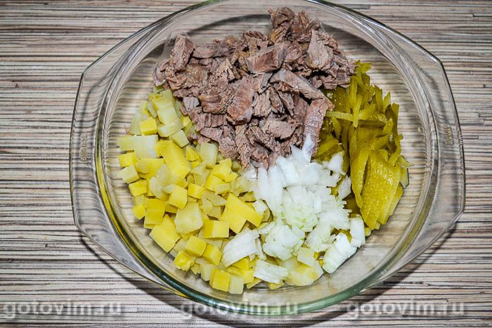 Фотографии рецепта Мясной салат с говядиной и яичными блинчиками, 05 Мясной салат с говядиной и яичными блинчиками, Шаг 05