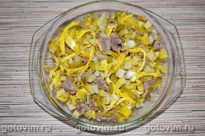 Фотографии рецепта Мясной салат с говядиной и яичными блинчиками, 07 Мясной салат с говядиной и яичными блинчиками, Шаг 07