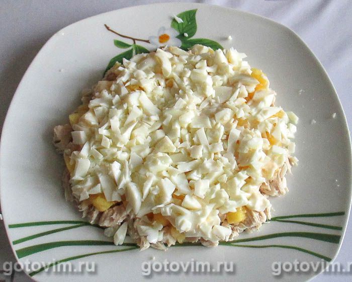 Фотографии рецепта Слоеный салат с курицей, ананасами, сыром и орехами, 03 Слоеный салат с курицей, ананасами, сыром и орехами, Шаг 03