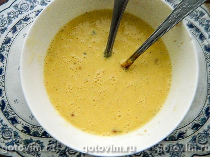 Фотографии рецепта Салат с сухариками, колбасой и омлетом, 02 Салат с сухариками, колбасой и омлетом, Шаг 02