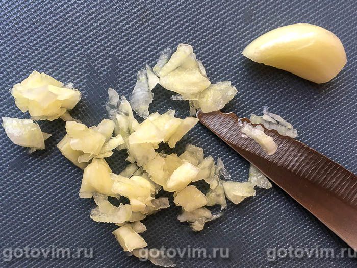 Фотографии рецепта Салат с крабовыми палочками и помидорами «Сен-Флур», 02 Салат с крабовыми палочками и помидорами «Сен-Флур», Шаг 02