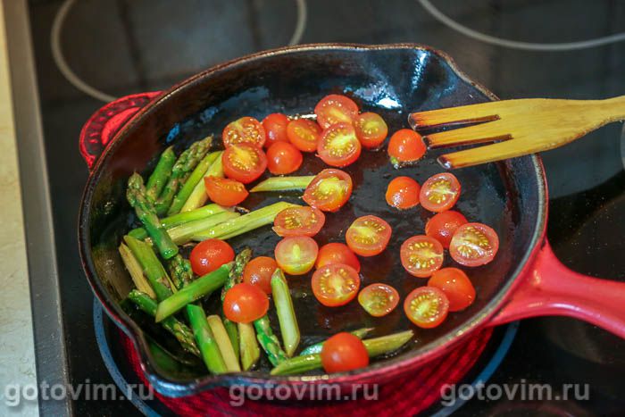 Фотографии рецепта Тёплый салат со спаржей и помидорами черри и моцареллой, 03 Тёплый салат со спаржей и помидорами черри и моцареллой, Шаг 03