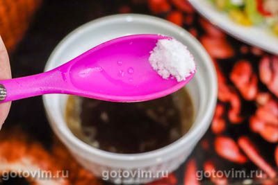 Фотографии рецепта Салат с консервированным тунцом, яйцом и овощами, 06 Салат с консервированным тунцом, яйцом и овощами, Шаг 06