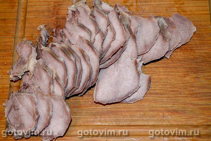 Фотографии рецепта Слоеный салат из языка с овощами «Язык дракона», 01 Слоеный салат из языка с овощами «Язык дракона», Шаг 01