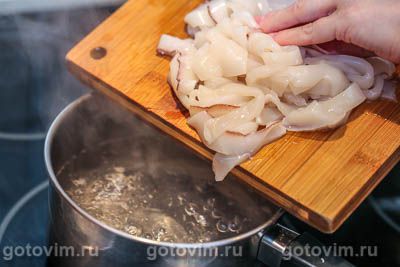 Фотографии рецепта Салат греческий с кальмарами и овощами, 02 Салат греческий с кальмарами и овощами, Шаг 02