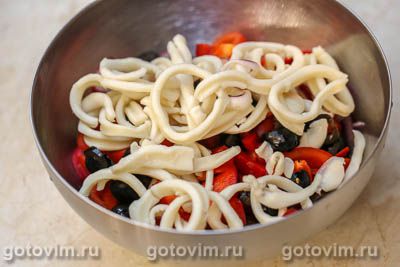 Фотографии рецепта Салат греческий с кальмарами и овощами, 05 Салат греческий с кальмарами и овощами, Шаг 05