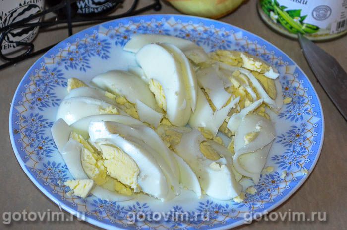 Фотографии рецепта Салат с кальмарами и крабовыми палочками, 02 Салат с кальмарами и крабовыми палочками, Шаг 02