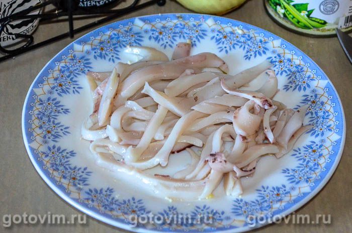 Фотографии рецепта Салат с кальмарами и крабовыми палочками, 03 Салат с кальмарами и крабовыми палочками, Шаг 03