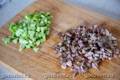 Фотографии рецепта Салат с копченой курицей, кукурузой и сыром, 02 Салат с копченой курицей, кукурузой и сыром, Шаг 02