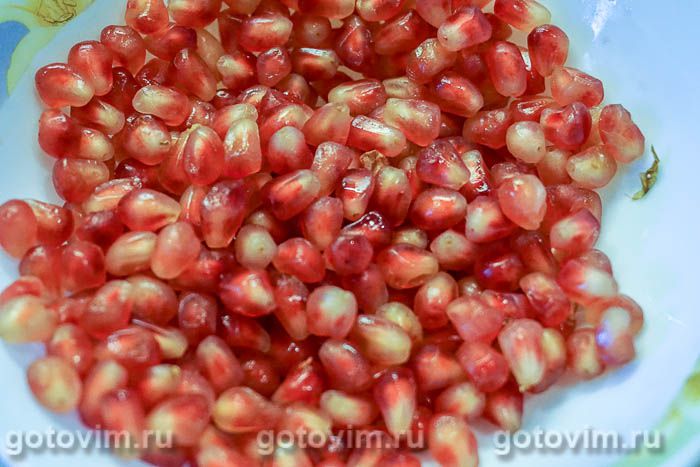 Фотографии рецепта Салат из куриного мяса с мандаринами и гранатом, 06 Салат из куриного мяса с мандаринами и гранатом, Шаг 06
