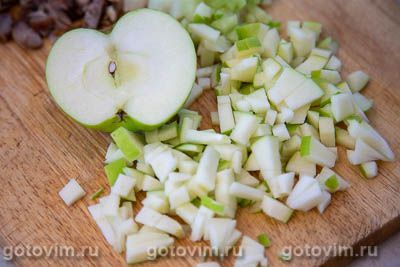 Фотографии рецепта Салат из копченой курицы с яблоком и зеленой редькой, 03 Салат из копченой курицы с яблоком и зеленой редькой, Шаг 03